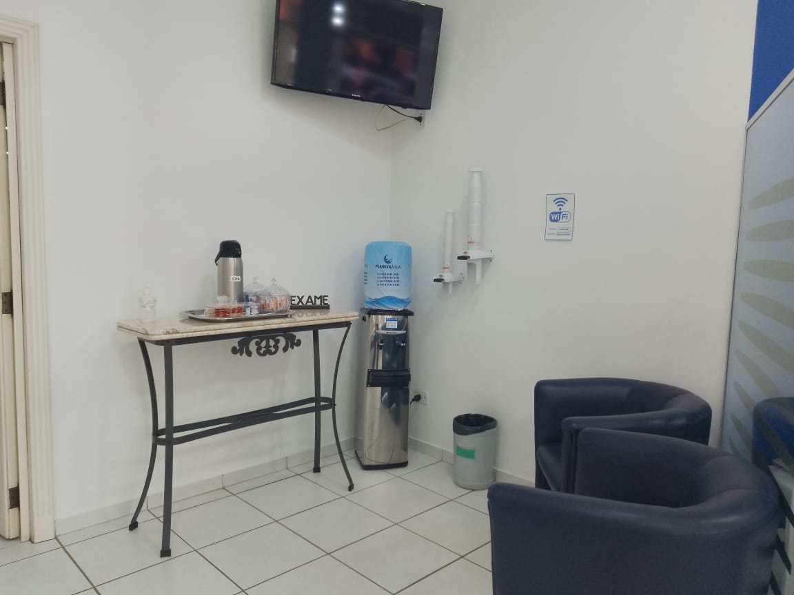 Sala de espera do Laboratório EXAME-PR